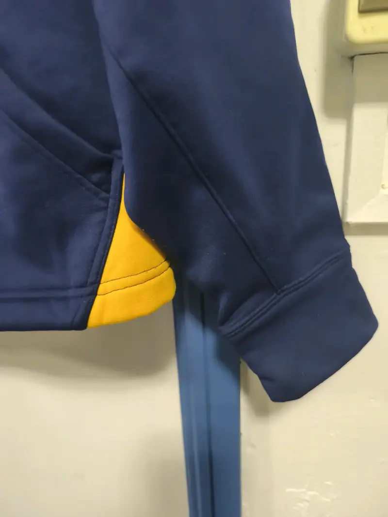 Polerón Under Armour azul y amarillo - 4