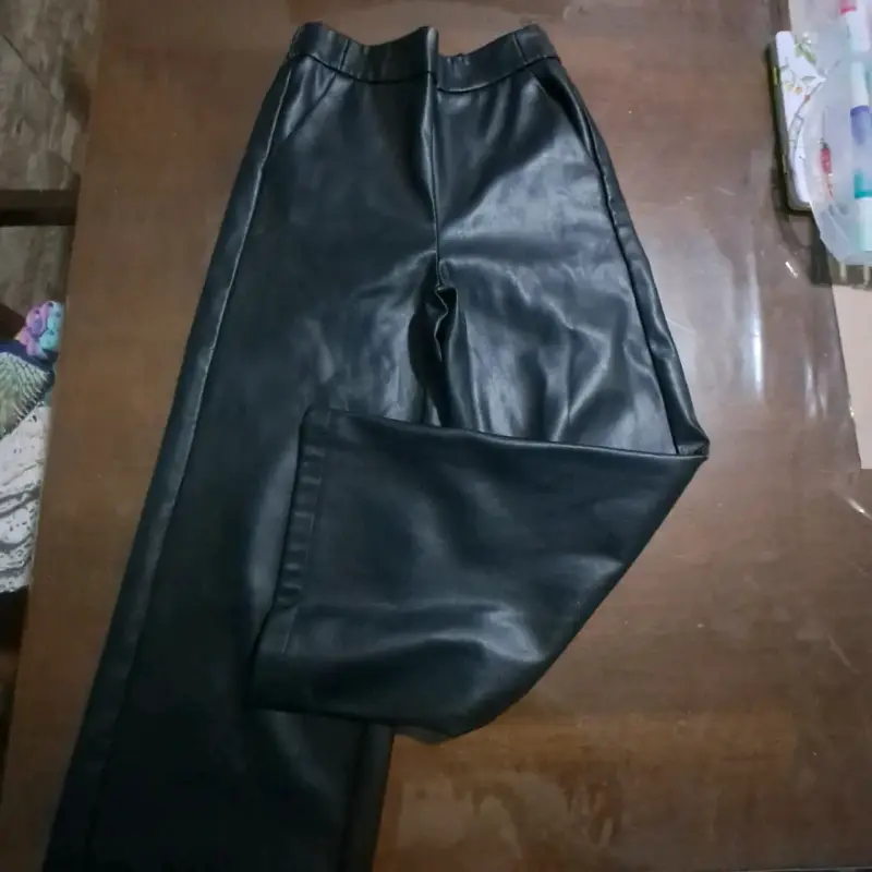 Pantalones de cuero negro para niña