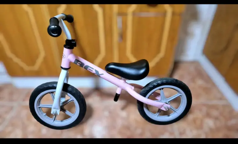 Bicicleta de equilibrio infantil rosa Bex - 1