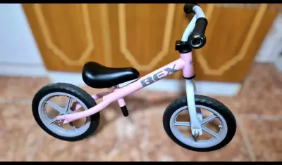 Bicicleta de equilibrio infantil rosa Bex - miniatura 2
