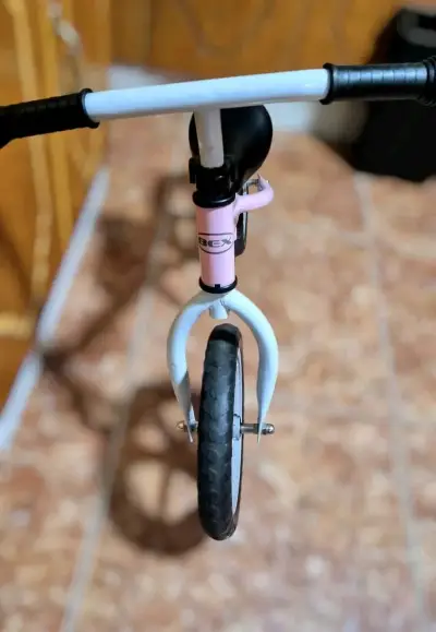 Bicicleta de equilibrio infantil rosa Bex - miniatura 3