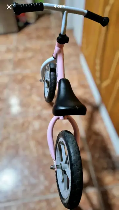 Bicicleta de equilibrio infantil rosa Bex - miniatura 4