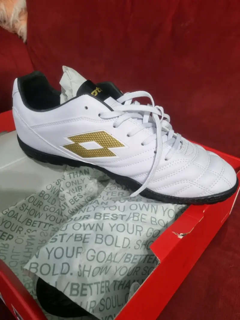 Zapatillas deportivas Lotto blancas y doradas - 1