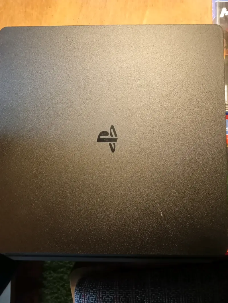 Consola PlayStation 4 en perfecto estado - 1