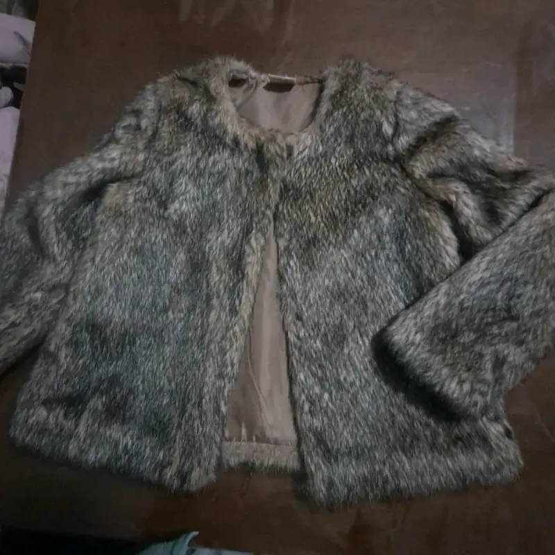 Chaqueta de piel sintética gris para niña talla 8