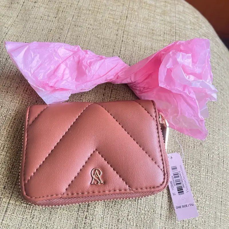 Billetera marrón de cuero con diseño elegante - 2