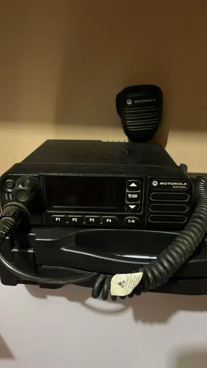 Radio Motorola DGM 8500e con micrófono