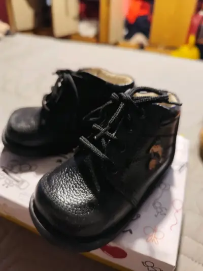 Botas infantiles negras con estrellas azules - miniatura 5