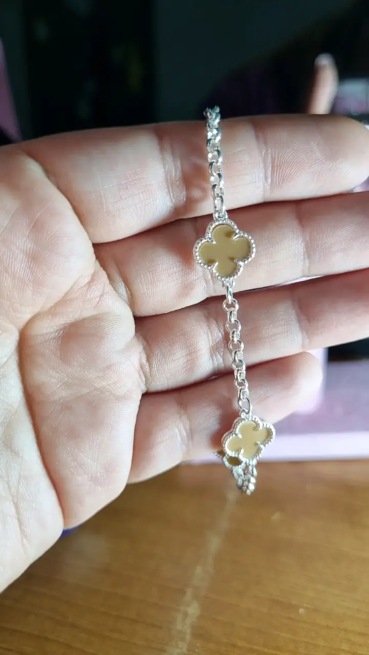 Pulseras de plata con dijes variados - 3