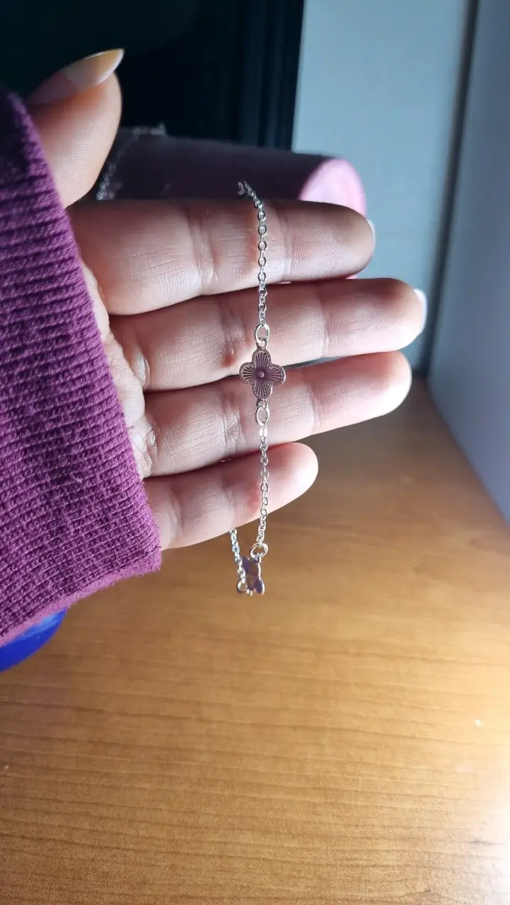 Pulseras de plata con dijes variados - 5
