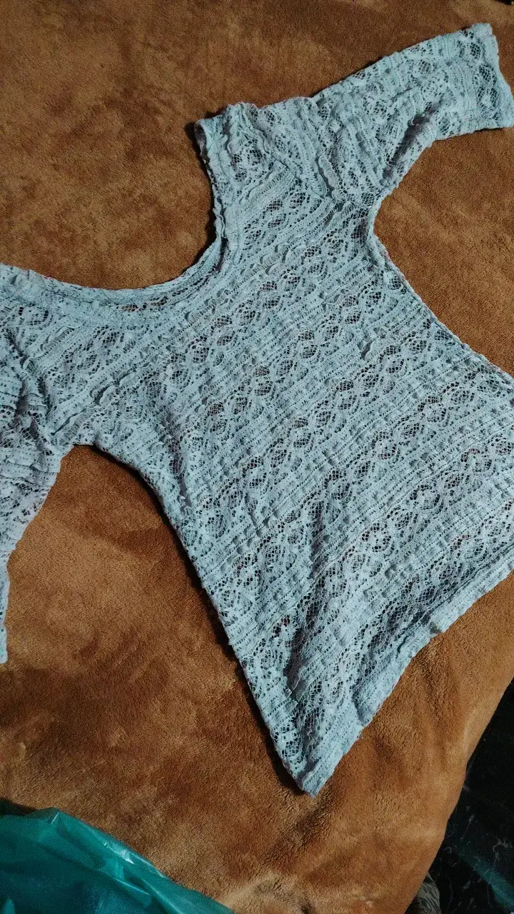 Blusa de encaje gris claro para mujer - 2