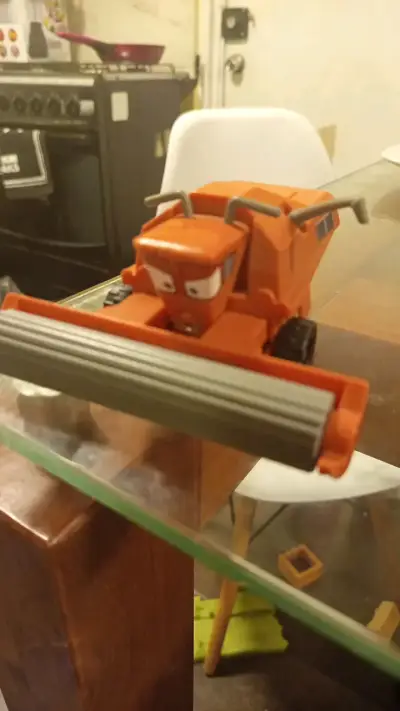 Camión de Cars juguete naranja con rodillo - miniatura 1