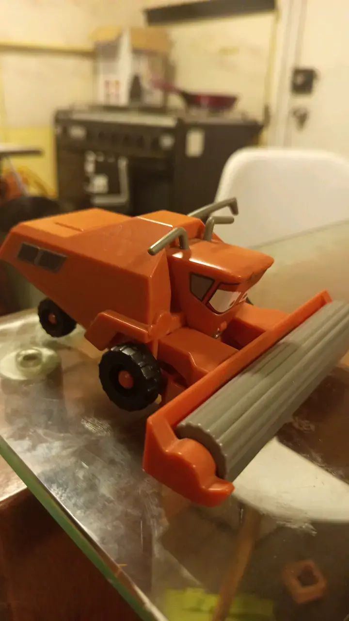 Camión de Cars juguete naranja con rodillo - 3