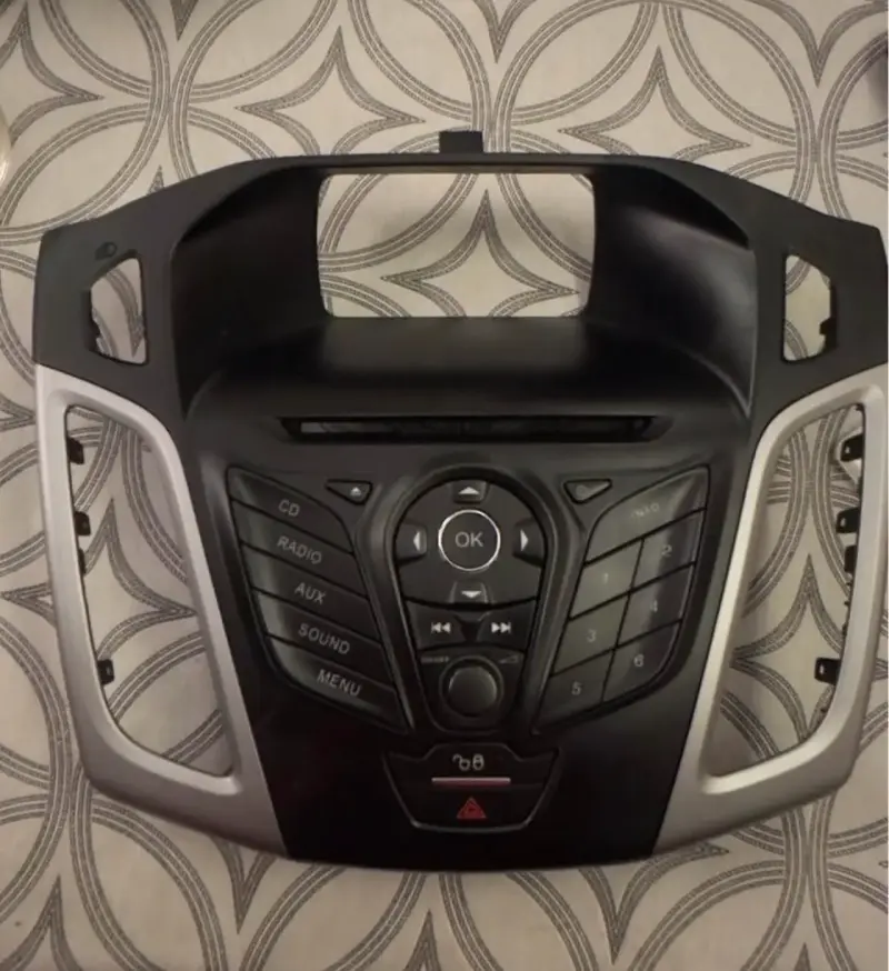 Bisel y radio Ford Focus compatible 2012-2015