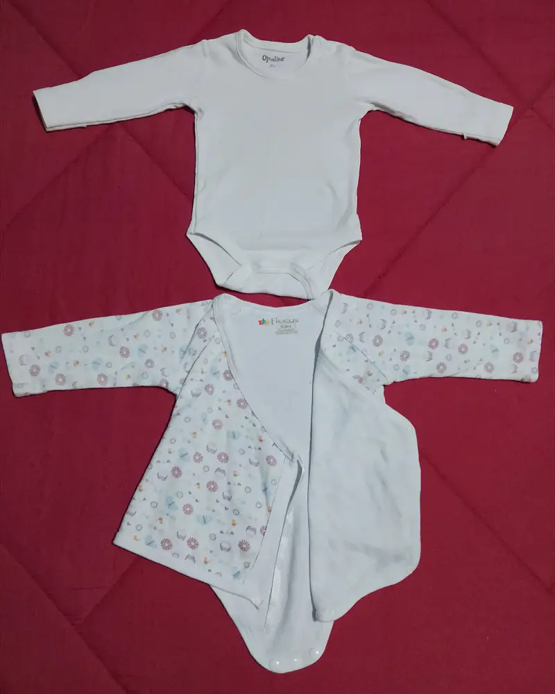Lote de ropa de bebita variada - 5