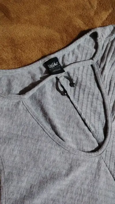 Polera sin mangas gris de mujer - miniatura 2