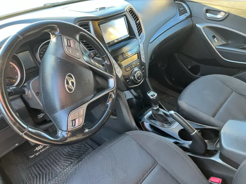 SUV Hyundai Santa Fe 2013 en buen estado - 3