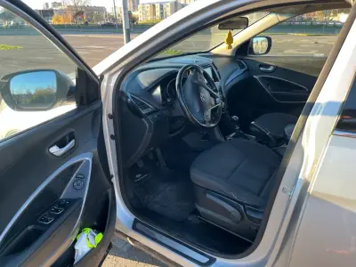 SUV Hyundai Santa Fe 2013 en buen estado - miniatura 4