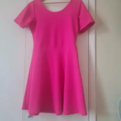 Vestido corto rosa fucsia elegante - miniatura 2