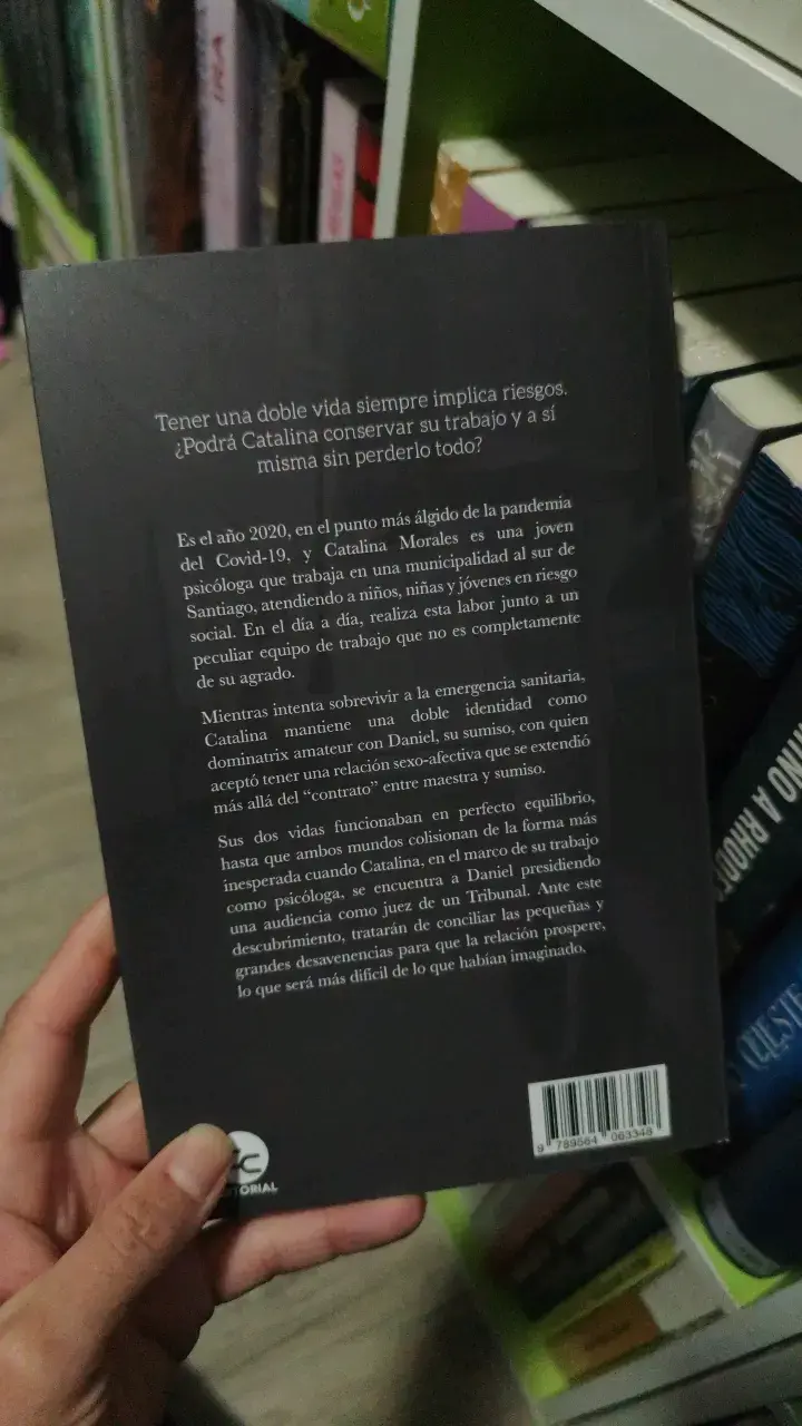 Libro 'La desclasificada' de Leena Paganini - 2