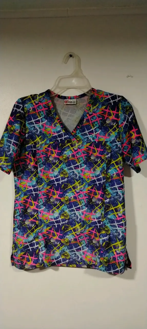 Blusa médica estampada colorida talla M - 1