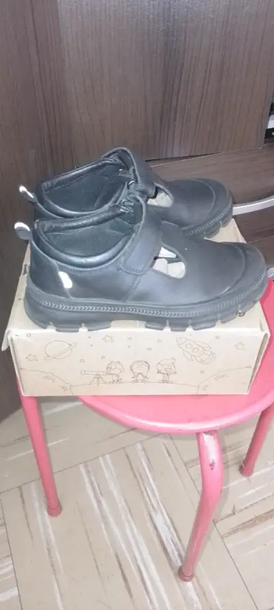 Zapatos escolares negros para niños - miniatura 2