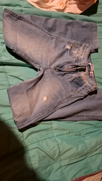 Jeans de mezclilla azul desgastados - miniatura 3