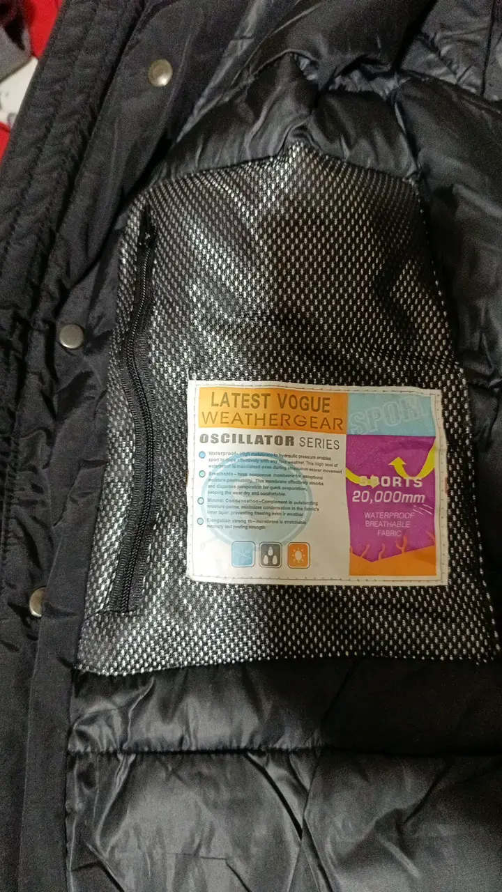 Chaqueta negra con capucha para invierno - 5