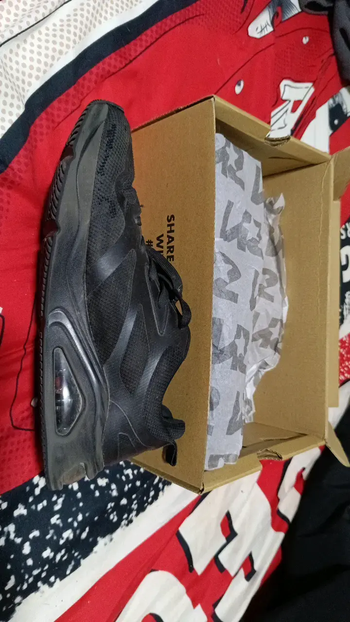 Zapatillas deportivas negras con amortiguación - 1