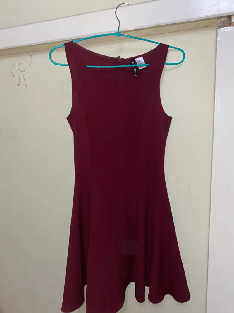 Vestido burdeos sin mangas elegante - 1