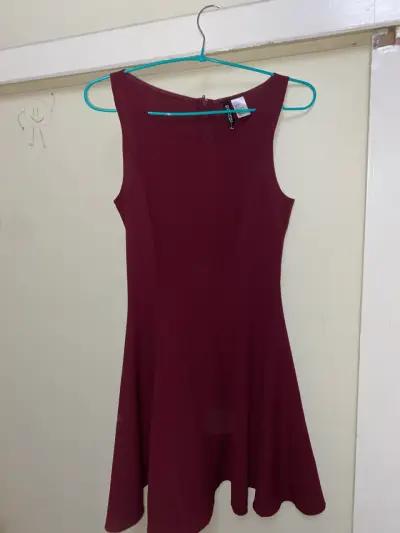 Vestido burdeos sin mangas elegante - miniatura 1