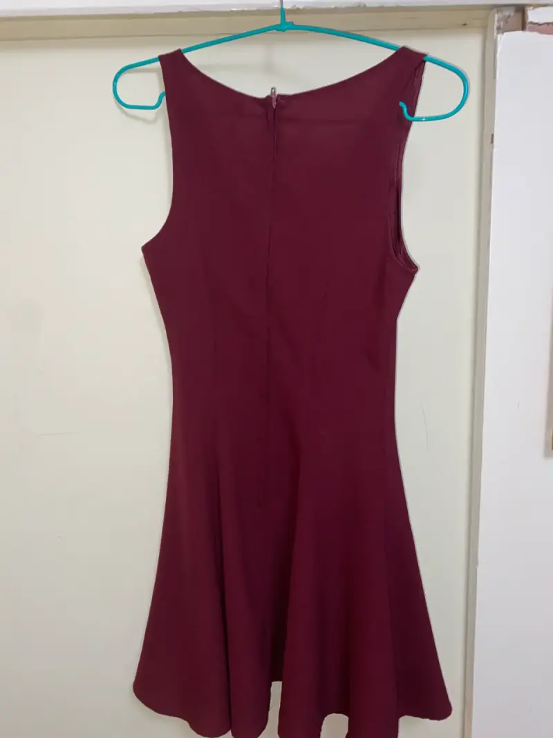Vestido burdeos sin mangas elegante - 2