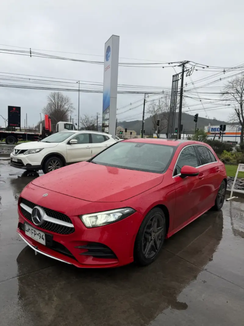 Mercedes-Benz A-Class rojo en buen estado - 1