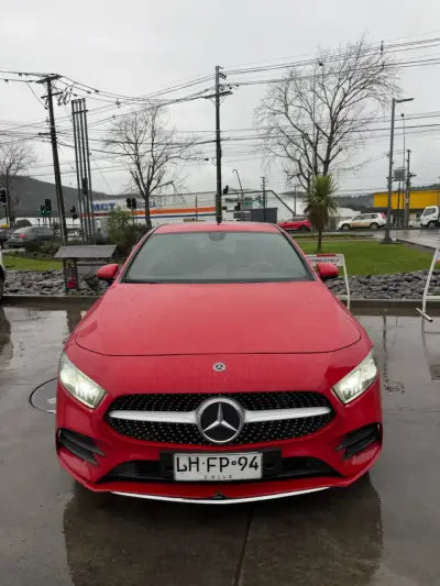 Mercedes-Benz A-Class rojo en buen estado - miniatura 2