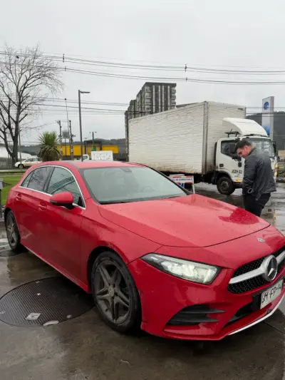 Mercedes-Benz A-Class rojo en buen estado - miniatura 3