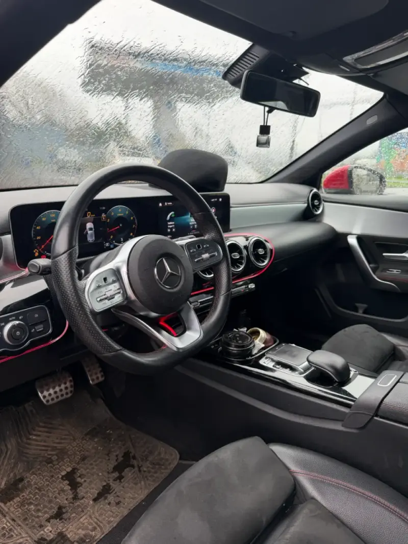 Mercedes-Benz A-Class rojo en buen estado - 4