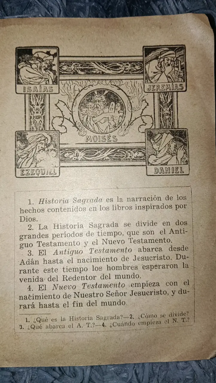 Libro antiguo 'Historia Sagrada' curso elemental - 2