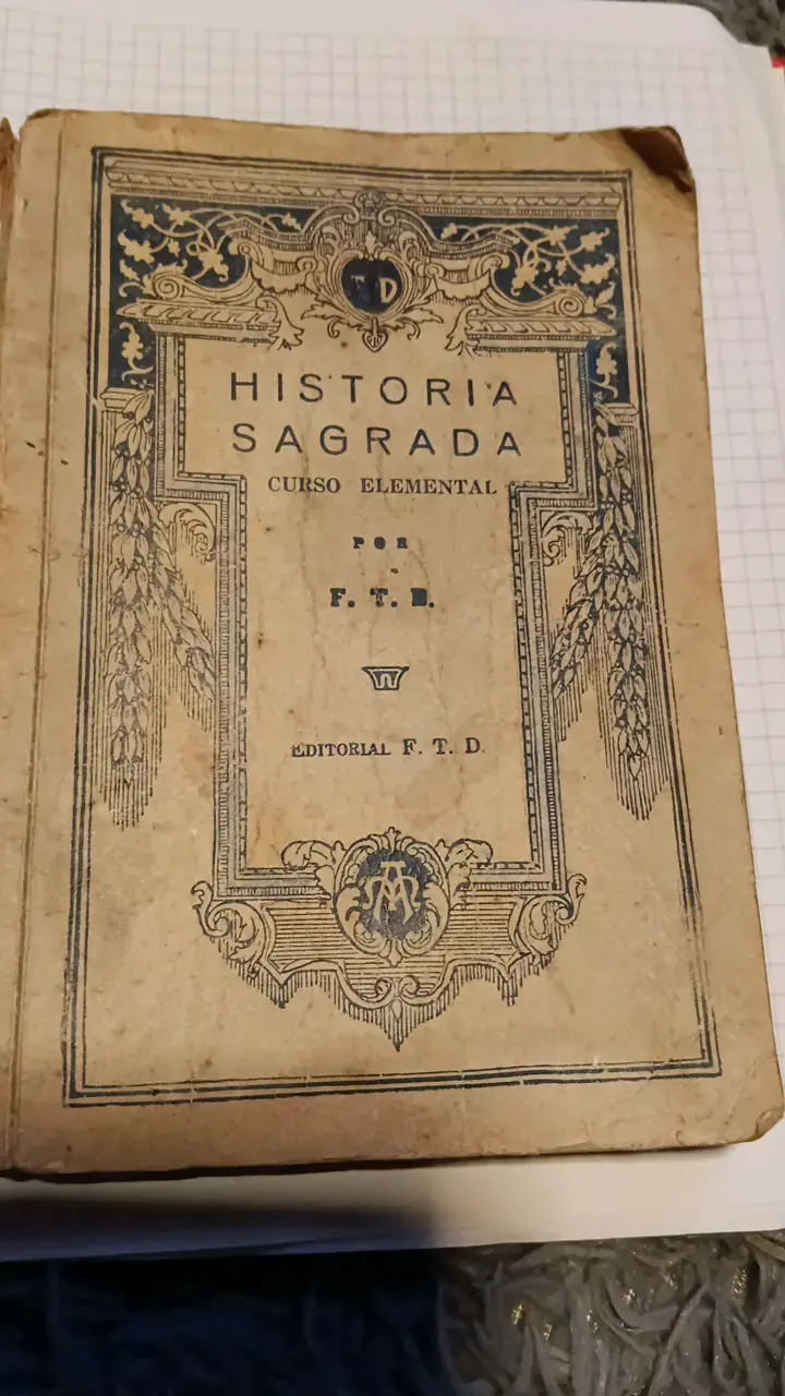 Libro antiguo 'Historia Sagrada' curso elemental - 4