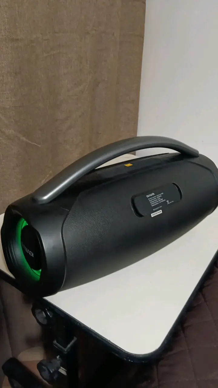 Parlante portátil Aiwa con asa - 2