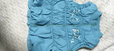 Chaqueta sin mangas azul para niña - miniatura 5