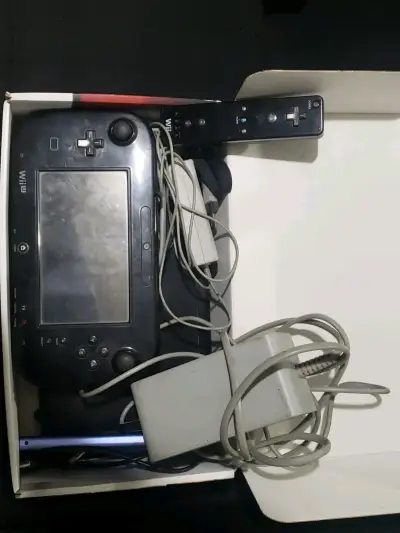 Consola Nintendo Wii U con accesorios - miniatura 1