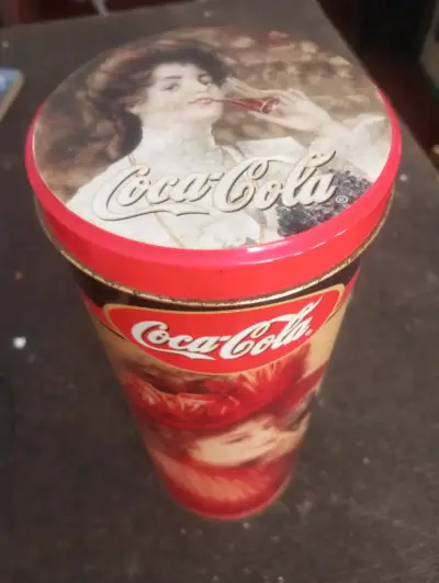 Lata coleccionable Coca-Cola vintage - miniatura 1
