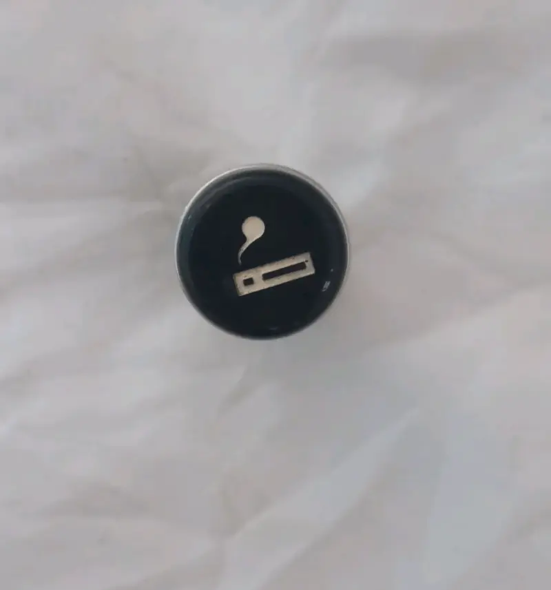 Encendedor de auto metálico portátil - 1