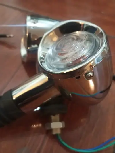 Focos delanteros cromados para moto - miniatura 2