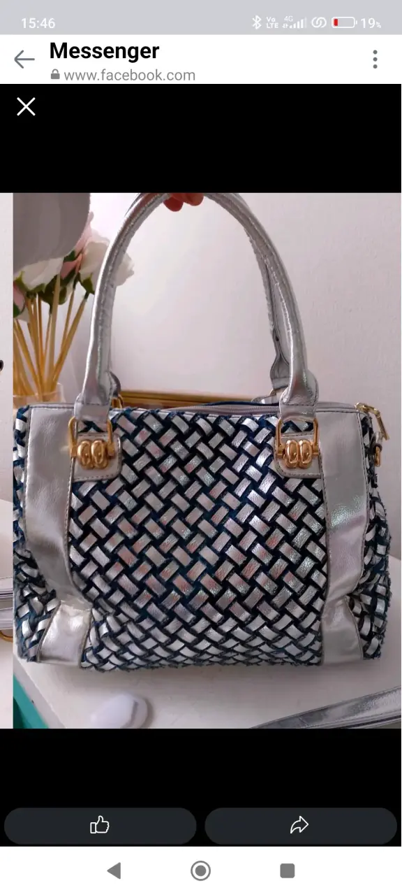 Bolso de mano azul con detalles brillantes - 2