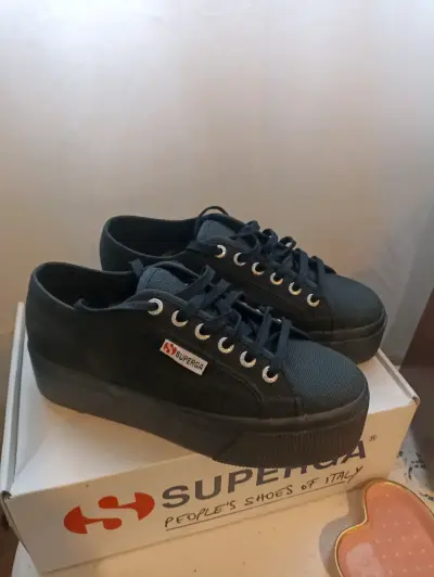 Zapatillas negras Superga de plataforma - miniatura 1