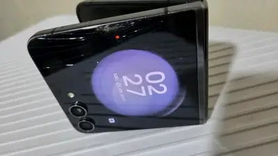 Smartphone Samsung Galaxy ZFLIP 5 - miniatura 2