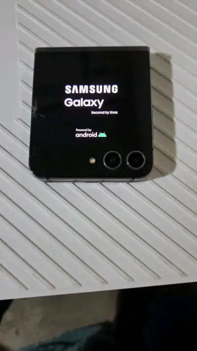 Smartphone Samsung Galaxy ZFLIP 5 - miniatura 6