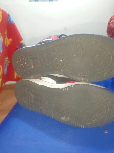 Zapatillas deportivas Puma rojo y negro - miniatura 4