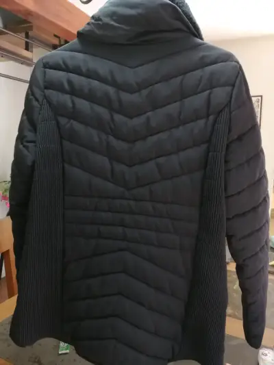 Chaqueta acolchada azul con cuello de lana - miniatura 2